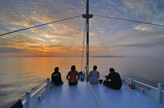 Ulang tahun ke berapa ya LOB Lombok - Labuan Bajo, setiap hari cuma melihat sunset dan sunrise.