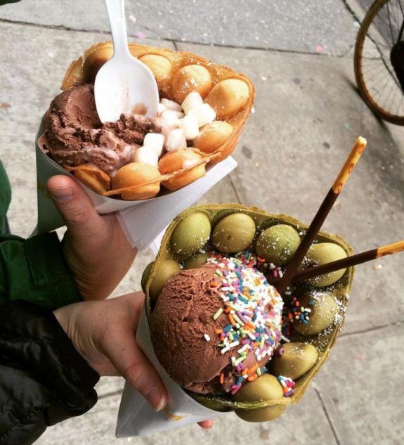 es krim dengan kuli egg wafle (sumber : easykitchenappliances.com) 