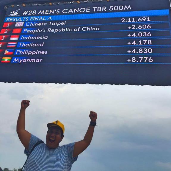 Yey! Indonesia juara ke tiga perahu naga pria  500 meter