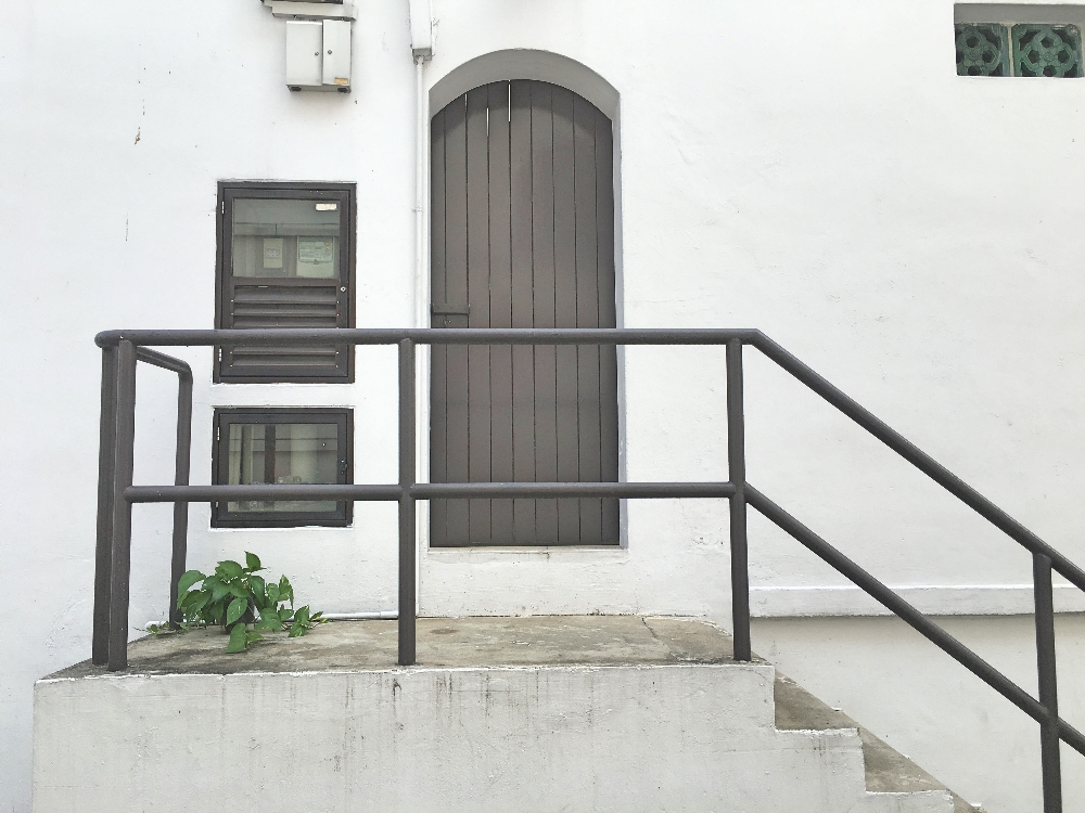 This image has an empty alt attribute; its file name is 221.jpg