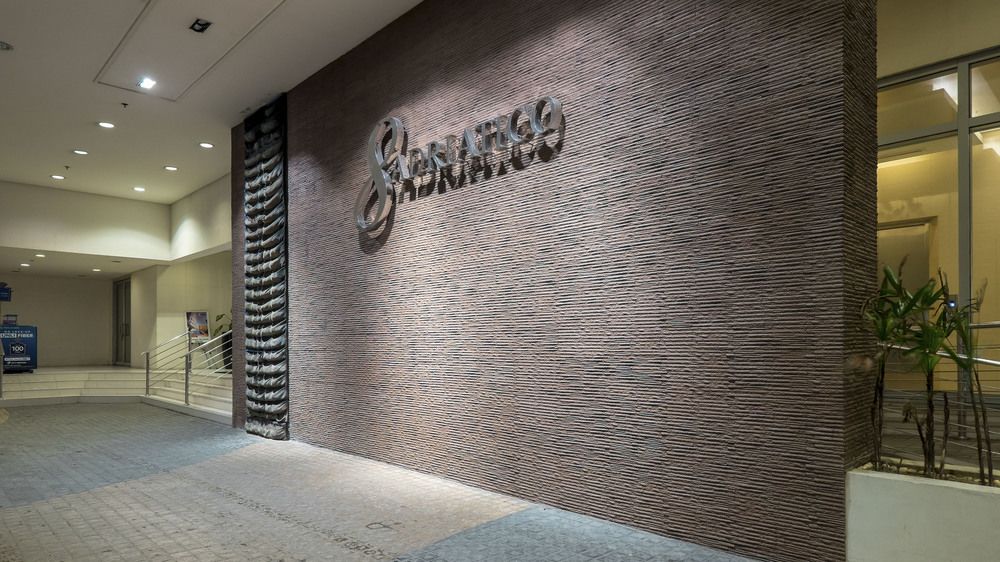 This image has an empty alt attribute; its file name is 0628b585_z.jpg