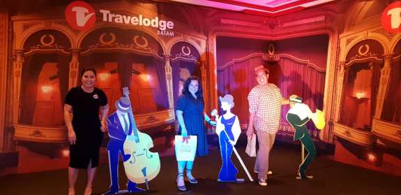 This image has an empty alt attribute; its file name is hqvt4718.jpg