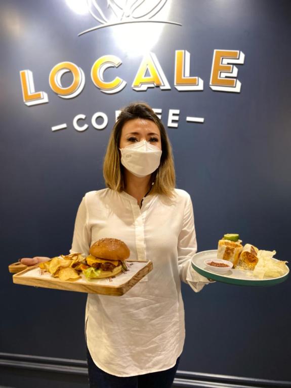 This image has an empty alt attribute; its file name is 9.jpg